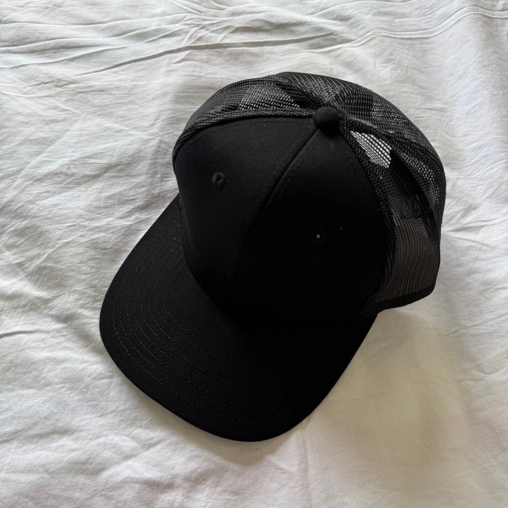 NEW Port Authority Black Mesh Snapback Cap
